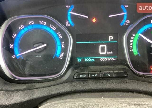 Желтый Ситроен e-Jumpy, объемом двигателя 0 л и пробегом 35 тыс. км за 14800 $, фото 4 на Automoto.ua