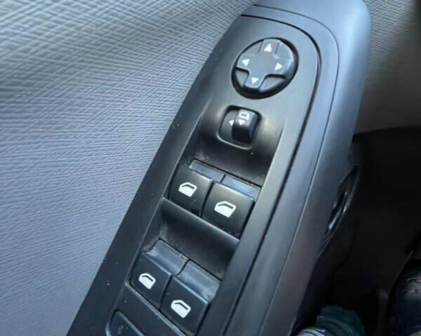 Белый Ситроен Grand C4 SpaceToure, объемом двигателя 0 л и пробегом 166 тыс. км за 13200 $, фото 25 на Automoto.ua