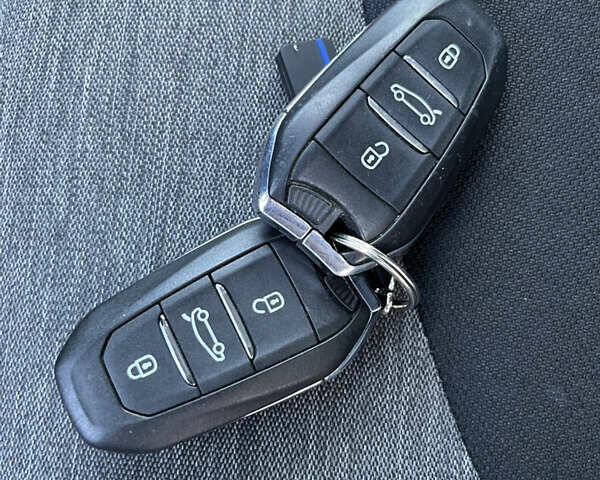 Белый Ситроен Grand C4 SpaceToure, объемом двигателя 0 л и пробегом 166 тыс. км за 13200 $, фото 16 на Automoto.ua