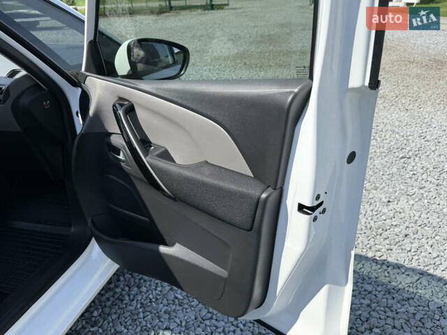 Ситроен Grand C4 SpaceToure 2019 в Дубно на Automoto.ua Белый Ситроен Grand C4 SpaceToure, объемом двигателя 2 л и пробегом 112 тыс. км за 18999 $, фото 44 на Automoto.ua