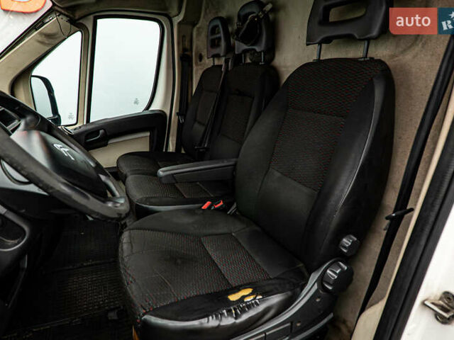 Белый Ситроен Jumper, объемом двигателя 2.2 л и пробегом 350 тыс. км за 9978 $, фото 4 на Automoto.ua