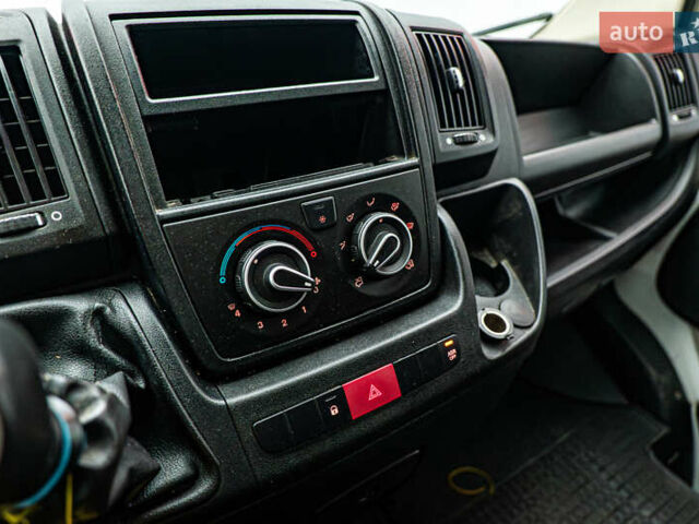 Белый Ситроен Jumper, объемом двигателя 2.2 л и пробегом 333 тыс. км за 12920 $, фото 7 на Automoto.ua