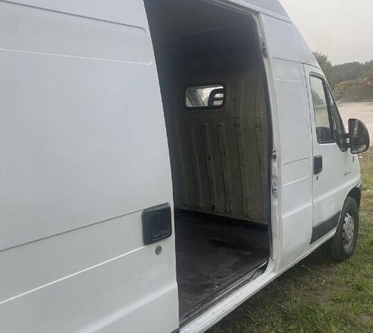 Белый Ситроен Jumper, объемом двигателя 2.2 л и пробегом 459 тыс. км за 3700 $, фото 3 на Automoto.ua
