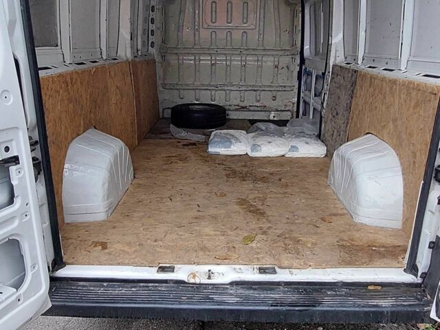 Белый Ситроен Jumper, объемом двигателя 2.2 л и пробегом 384 тыс. км за 8281 $, фото 4 на Automoto.ua