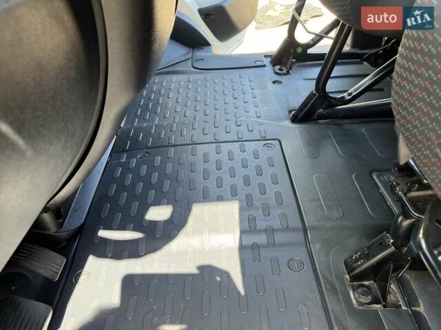 Білий Сітроен Jumper, об'ємом двигуна 2.2 л та пробігом 444 тис. км за 11000 $, фото 22 на Automoto.ua