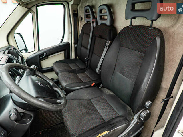 Белый Ситроен Jumper, объемом двигателя 2.2 л и пробегом 312 тыс. км за 10507 $, фото 4 на Automoto.ua