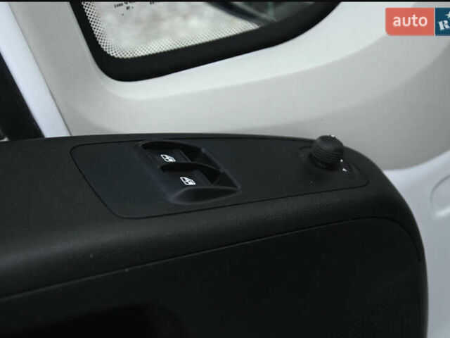 Белый Ситроен Jumper, объемом двигателя 2.2 л и пробегом 85 тыс. км за 16500 $, фото 15 на Automoto.ua