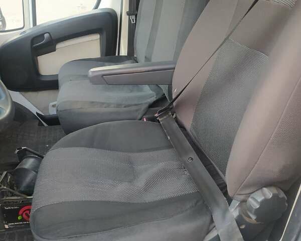 Белый Ситроен Jumper, объемом двигателя 2.2 л и пробегом 387 тыс. км за 12500 $, фото 12 на Automoto.ua