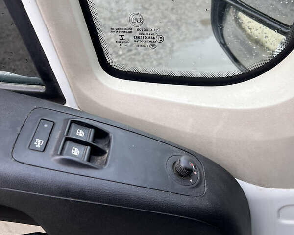 Белый Ситроен Jumper, объемом двигателя 2.5 л и пробегом 500 тыс. км за 12000 $, фото 9 на Automoto.ua