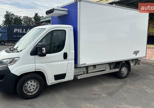 Белый Ситроен Jumper, объемом двигателя 2.2 л и пробегом 288 тыс. км за 12500 $, фото 2 на Automoto.ua