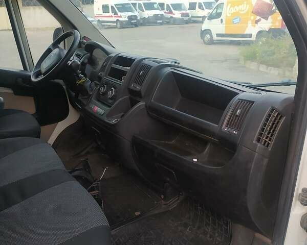 Белый Ситроен Jumper, объемом двигателя 2.2 л и пробегом 387 тыс. км за 12500 $, фото 2 на Automoto.ua