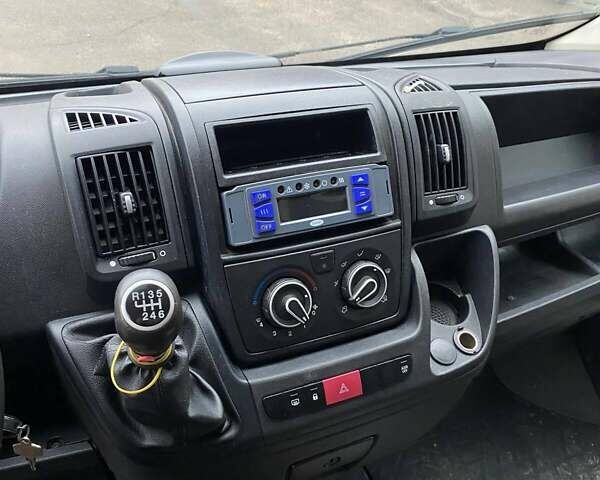 Белый Ситроен Jumper, объемом двигателя 2.2 л и пробегом 421 тыс. км за 12500 $, фото 2 на Automoto.ua