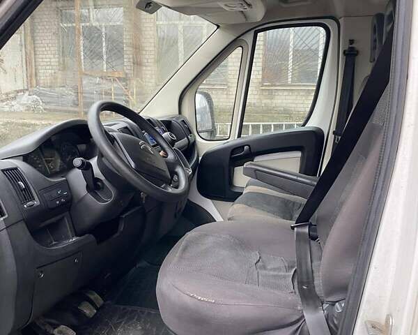 Белый Ситроен Jumper, объемом двигателя 2.2 л и пробегом 421 тыс. км за 12500 $, фото 4 на Automoto.ua