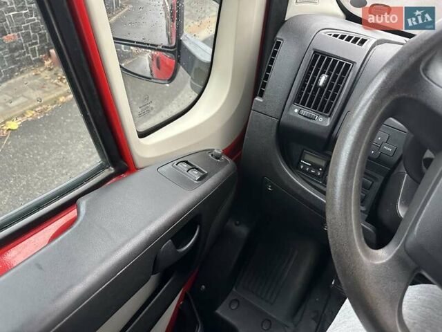 Красный Ситроен Jumper, объемом двигателя 2.2 л и пробегом 116 тыс. км за 12200 $, фото 3 на Automoto.ua
