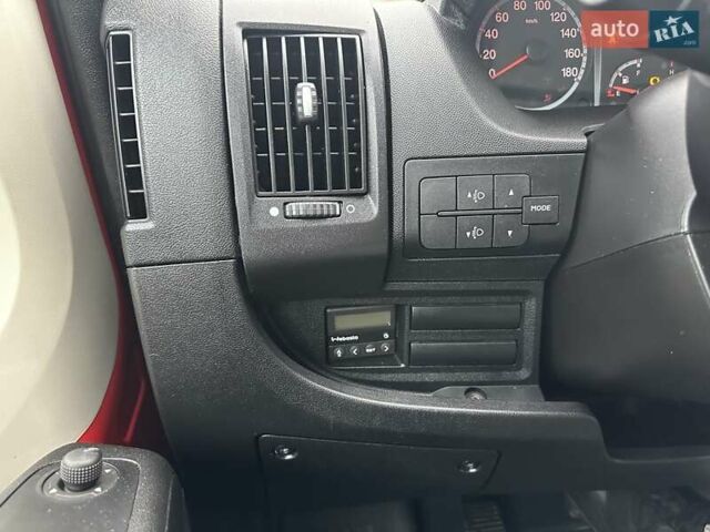 Красный Ситроен Jumper, объемом двигателя 2.2 л и пробегом 116 тыс. км за 12200 $, фото 7 на Automoto.ua