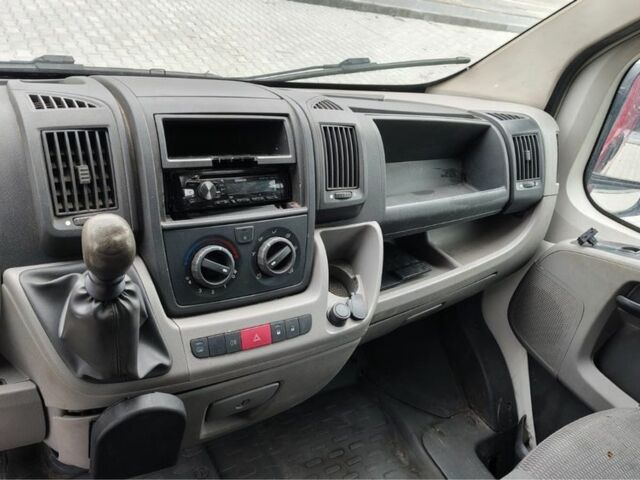 Красный Ситроен Jumper, объемом двигателя 2.2 л и пробегом 280 тыс. км за 2913 $, фото 6 на Automoto.ua