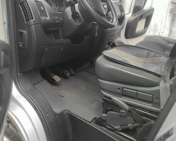 Серый Ситроен Jumper, объемом двигателя 2.2 л и пробегом 192 тыс. км за 12200 $, фото 11 на Automoto.ua