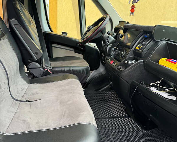 Серый Ситроен Jumper, объемом двигателя 3 л и пробегом 302 тыс. км за 17000 $, фото 4 на Automoto.ua