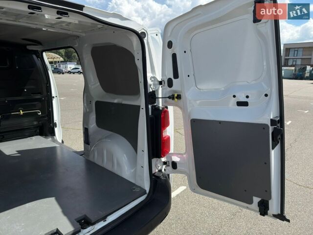 Белый Ситроен Jumpy, объемом двигателя 1.56 л и пробегом 73 тыс. км за 16000 $, фото 26 на Automoto.ua