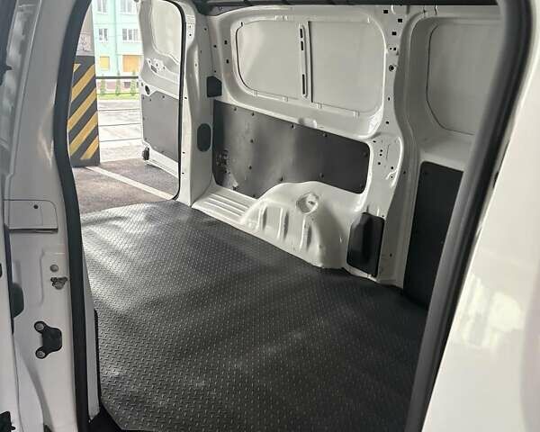 Білий Сітроен Jumpy, об'ємом двигуна 2 л та пробігом 100 тис. км за 21200 $, фото 3 на Automoto.ua