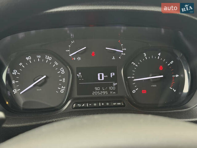 Білий Сітроен Jumpy, об'ємом двигуна 2 л та пробігом 205 тис. км за 17500 $, фото 19 на Automoto.ua