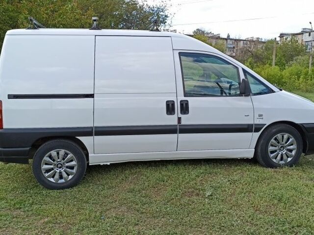 Белый Ситроен Jumpy, объемом двигателя 0 л и пробегом 300 тыс. км за 4500 $, фото 2 на Automoto.ua