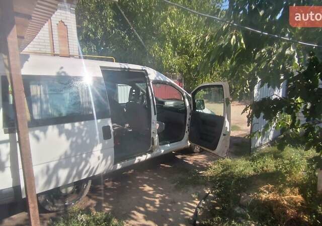 Белый Ситроен Jumpy, объемом двигателя 1.9 л и пробегом 400 тыс. км за 3500 $, фото 2 на Automoto.ua