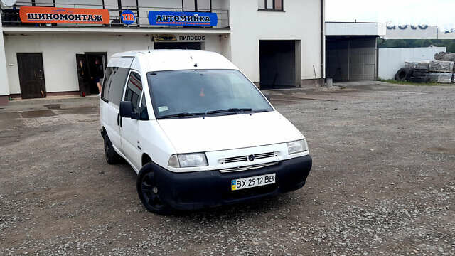 Белый Ситроен Jumpy, объемом двигателя 2 л и пробегом 350 тыс. км за 2999 $, фото 11 на Automoto.ua