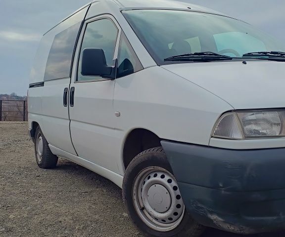 Белый Ситроен Jumpy, объемом двигателя 1.9 л и пробегом 334 тыс. км за 5300 $, фото 2 на Automoto.ua