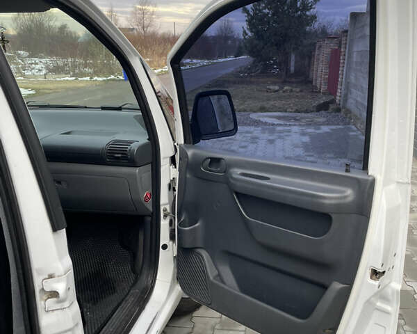 Белый Ситроен Jumpy, объемом двигателя 2 л и пробегом 226 тыс. км за 3900 $, фото 8 на Automoto.ua