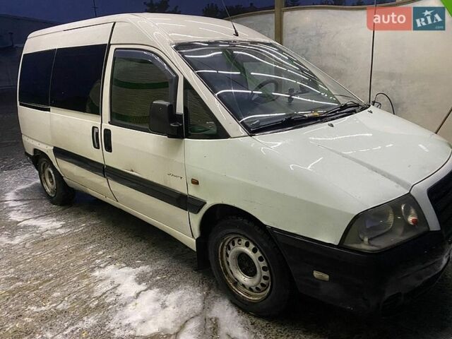 Белый Ситроен Jumpy, объемом двигателя 2 л и пробегом 250 тыс. км за 3000 $, фото 1 на Automoto.ua