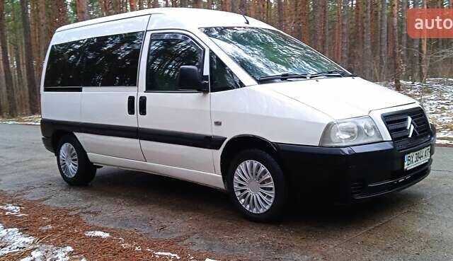 Белый Ситроен Jumpy, объемом двигателя 2 л и пробегом 999 тыс. км за 4150 $, фото 2 на Automoto.ua