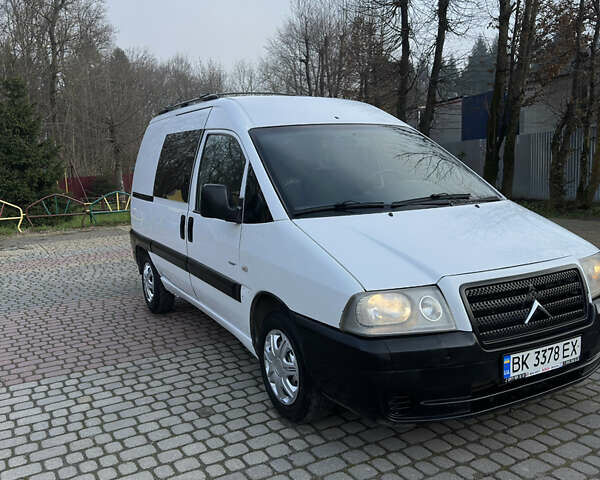 Белый Ситроен Jumpy, объемом двигателя 1.9 л и пробегом 309 тыс. км за 3999 $, фото 2 на Automoto.ua