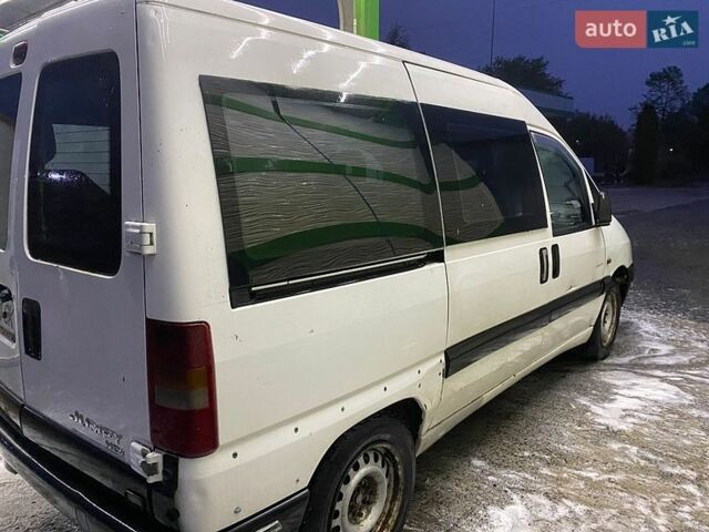 Белый Ситроен Jumpy, объемом двигателя 2 л и пробегом 250 тыс. км за 3000 $, фото 2 на Automoto.ua