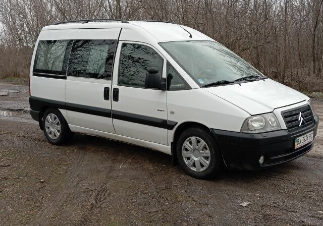 Белый Ситроен Jumpy, объемом двигателя 2 л и пробегом 276 тыс. км за 4500 $, фото 1 на Automoto.ua