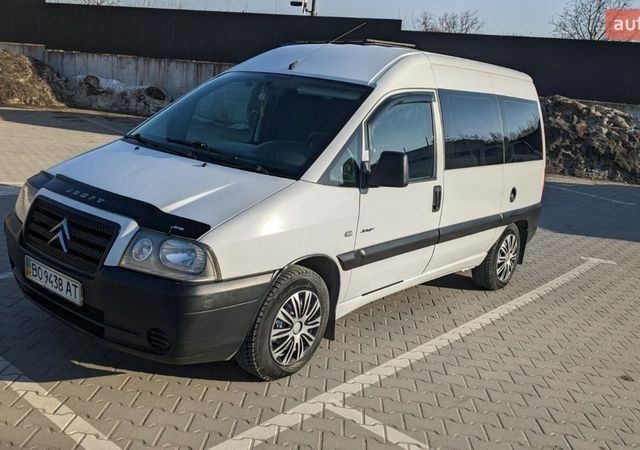 Белый Ситроен Jumpy, объемом двигателя 2 л и пробегом 245 тыс. км за 5100 $, фото 3 на Automoto.ua