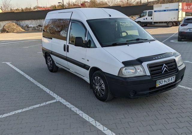 Белый Ситроен Jumpy, объемом двигателя 2 л и пробегом 245 тыс. км за 5100 $, фото 5 на Automoto.ua