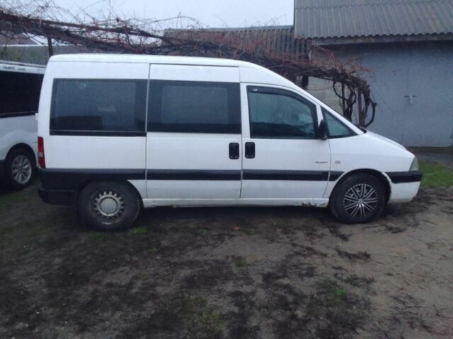 Белый Ситроен Jumpy, объемом двигателя 2 л и пробегом 270 тыс. км за 3700 $, фото 1 на Automoto.ua