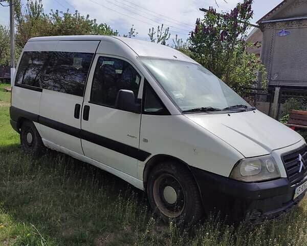 Белый Ситроен Jumpy, объемом двигателя 2 л и пробегом 220 тыс. км за 3900 $, фото 1 на Automoto.ua