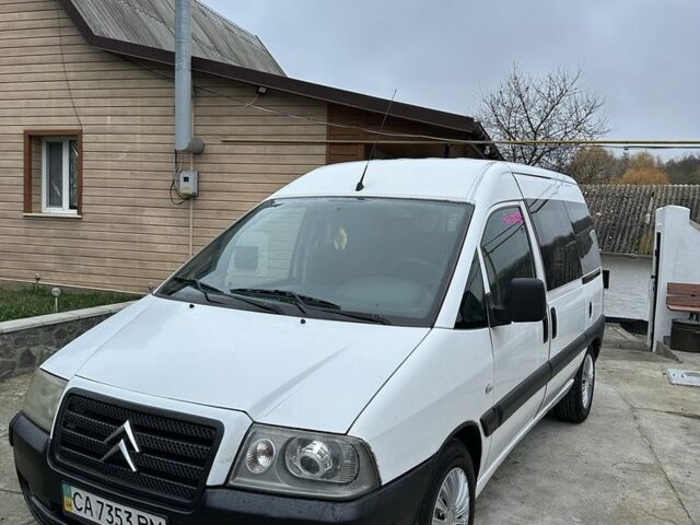 Белый Ситроен Jumpy, объемом двигателя 2 л и пробегом 380 тыс. км за 3850 $, фото 1 на Automoto.ua