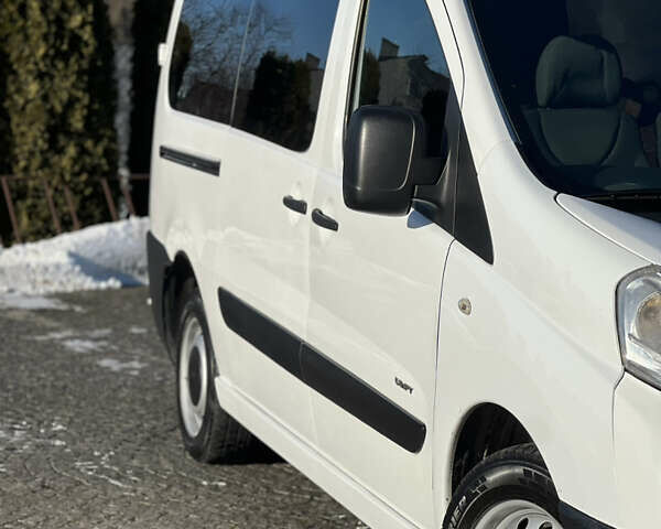 Белый Ситроен Jumpy, объемом двигателя 2 л и пробегом 341 тыс. км за 5399 $, фото 3 на Automoto.ua