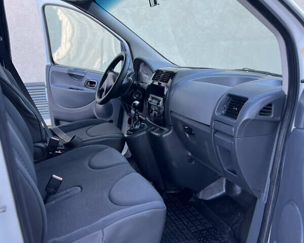 Белый Ситроен Jumpy, объемом двигателя 2 л и пробегом 341 тыс. км за 5399 $, фото 24 на Automoto.ua