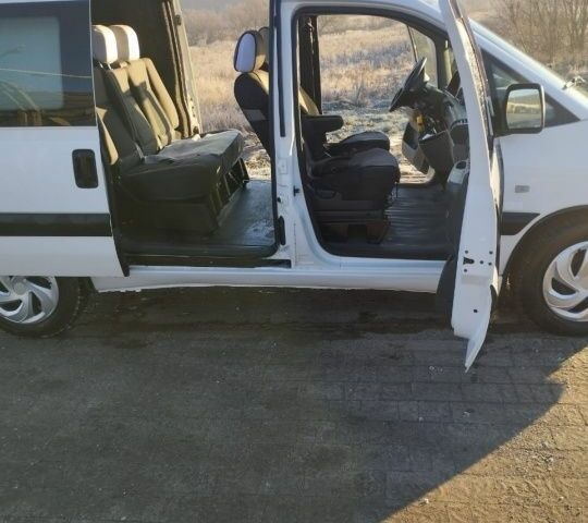 Белый Ситроен Jumpy, объемом двигателя 2 л и пробегом 380 тыс. км за 3800 $, фото 6 на Automoto.ua