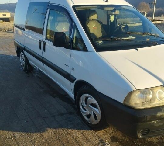 Белый Ситроен Jumpy, объемом двигателя 2 л и пробегом 380 тыс. км за 3800 $, фото 1 на Automoto.ua