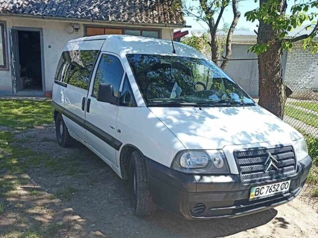 Белый Ситроен Jumpy, объемом двигателя 2 л и пробегом 290 тыс. км за 4200 $, фото 1 на Automoto.ua