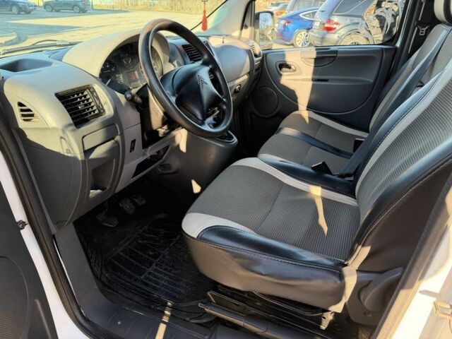 Белый Ситроен Jumpy, объемом двигателя 2 л и пробегом 218 тыс. км за 8000 $, фото 8 на Automoto.ua