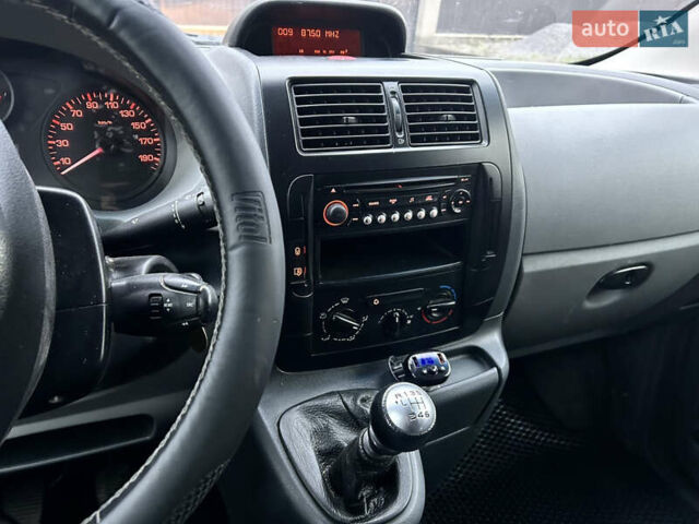 Белый Ситроен Jumpy, объемом двигателя 2 л и пробегом 225 тыс. км за 6300 $, фото 25 на Automoto.ua