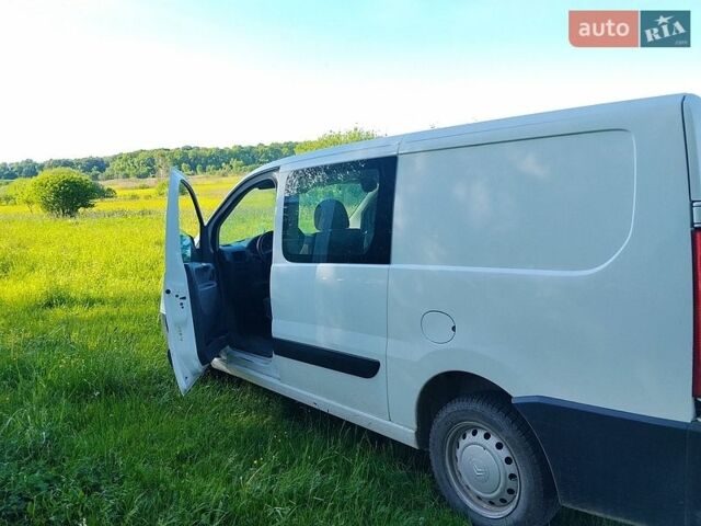 Белый Ситроен Jumpy, объемом двигателя 1.56 л и пробегом 235 тыс. км за 5200 $, фото 3 на Automoto.ua