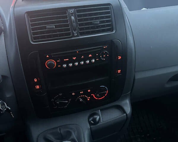 Белый Ситроен Jumpy, объемом двигателя 2 л и пробегом 235 тыс. км за 7777 $, фото 13 на Automoto.ua