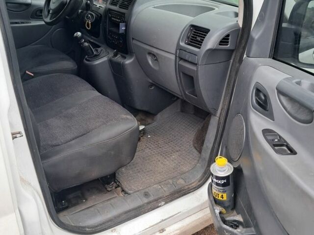 Белый Ситроен Jumpy, объемом двигателя 2 л и пробегом 279 тыс. км за 4400 $, фото 2 на Automoto.ua